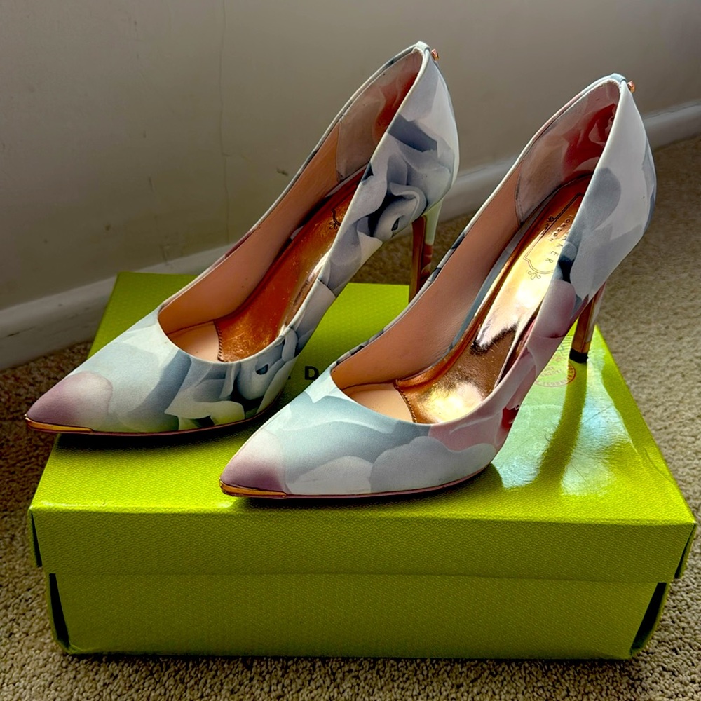 Ted Baker Floral Print Point Toe Heels - Size 8